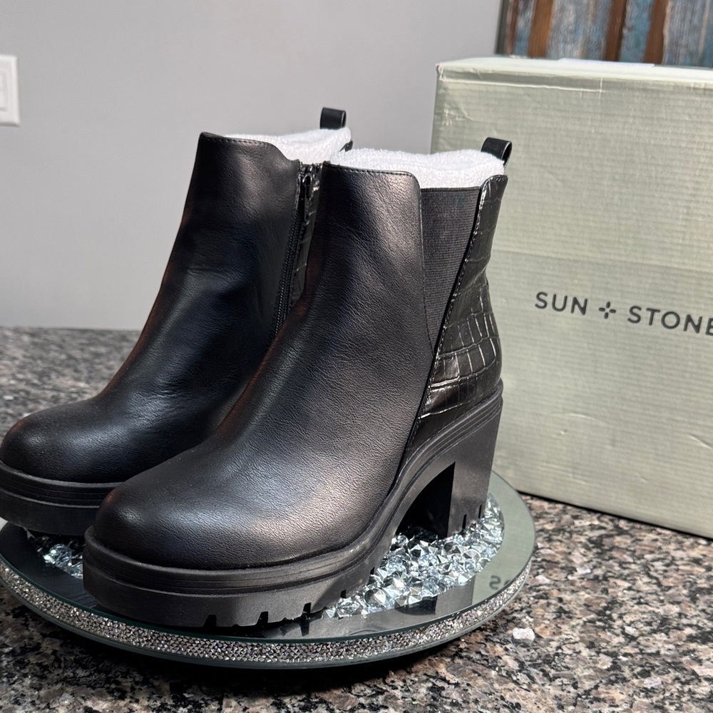 Sun + Stone Textured croc embossed Black Ankle Booties NWT 11